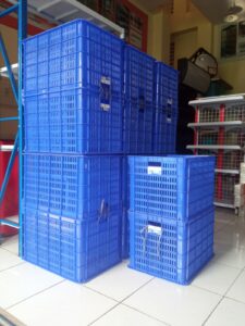 CONTAINER BOX GREEN LEAF 2208 L (LUBANG) | KERANJANG PLASTIK INDUSTRI, UKURAN 60,6 x 43 x 37,7 CM