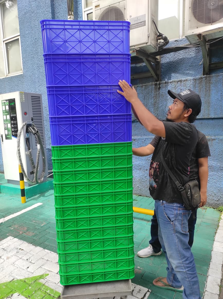 CONTAINER BOX PLASTIK INDUSTRI GREEN LEAF, KIRIM KE PASAR REBO - JAKARTA TIMUR OLEH TIM RAJA PLASTIK INDONESIA | CONTAINERBOXINDUSTRI.COM
